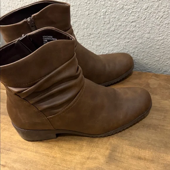 Cliffs by White Mountain Tan Ankle Booties size 10 - Picture 3 of 7